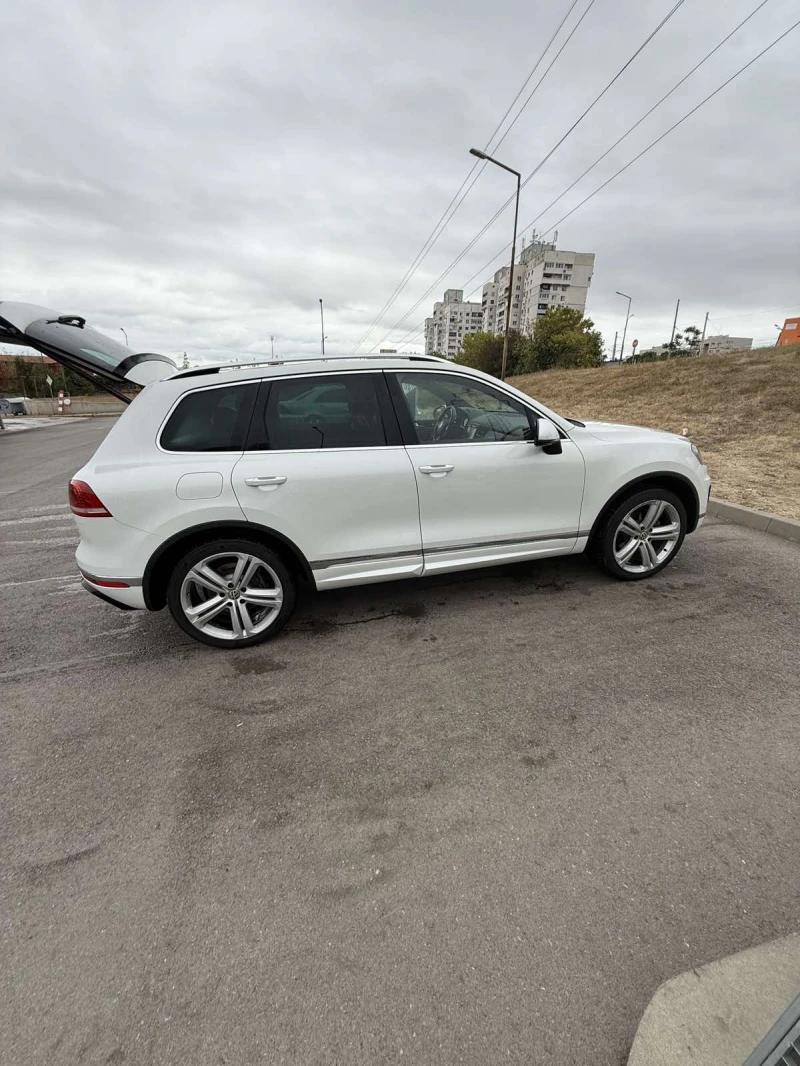 VW Touareg 3.0 TDI V6, снимка 4 - Автомобили и джипове - 52475638