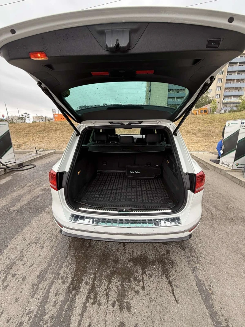 VW Touareg 3.0 TDI V6, снимка 6 - Автомобили и джипове - 52475638