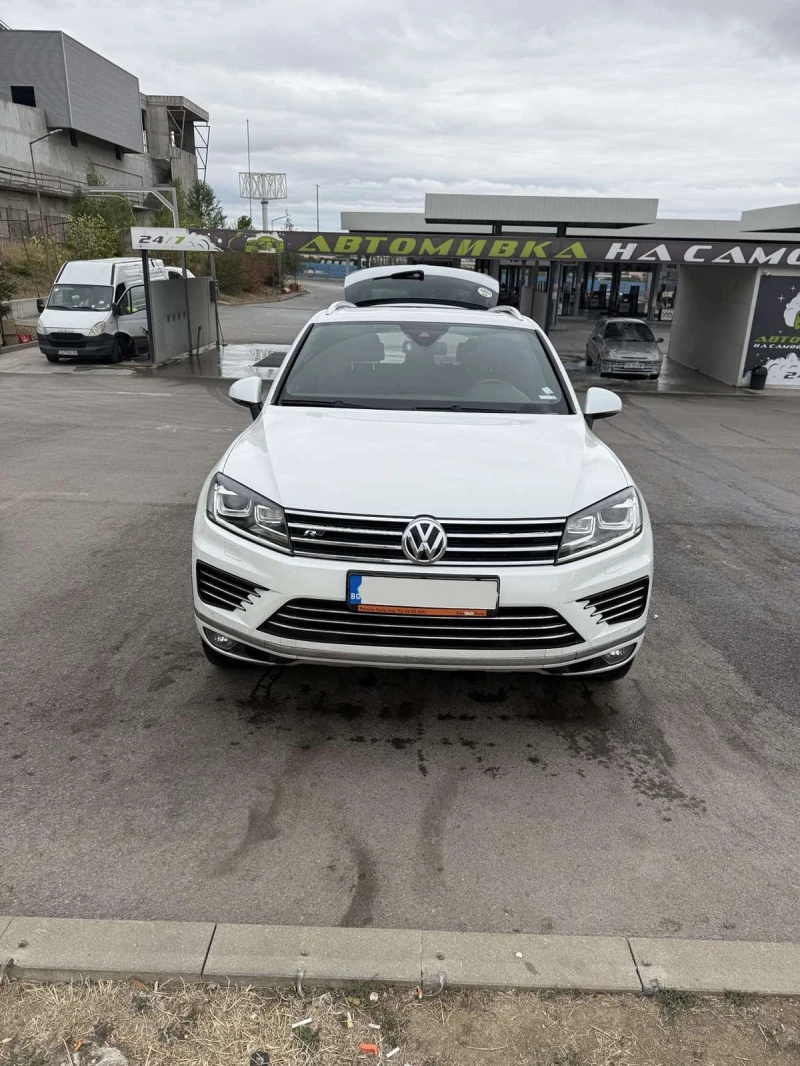 VW Touareg 3.0 TDI V6, снимка 2 - Автомобили и джипове - 52475638