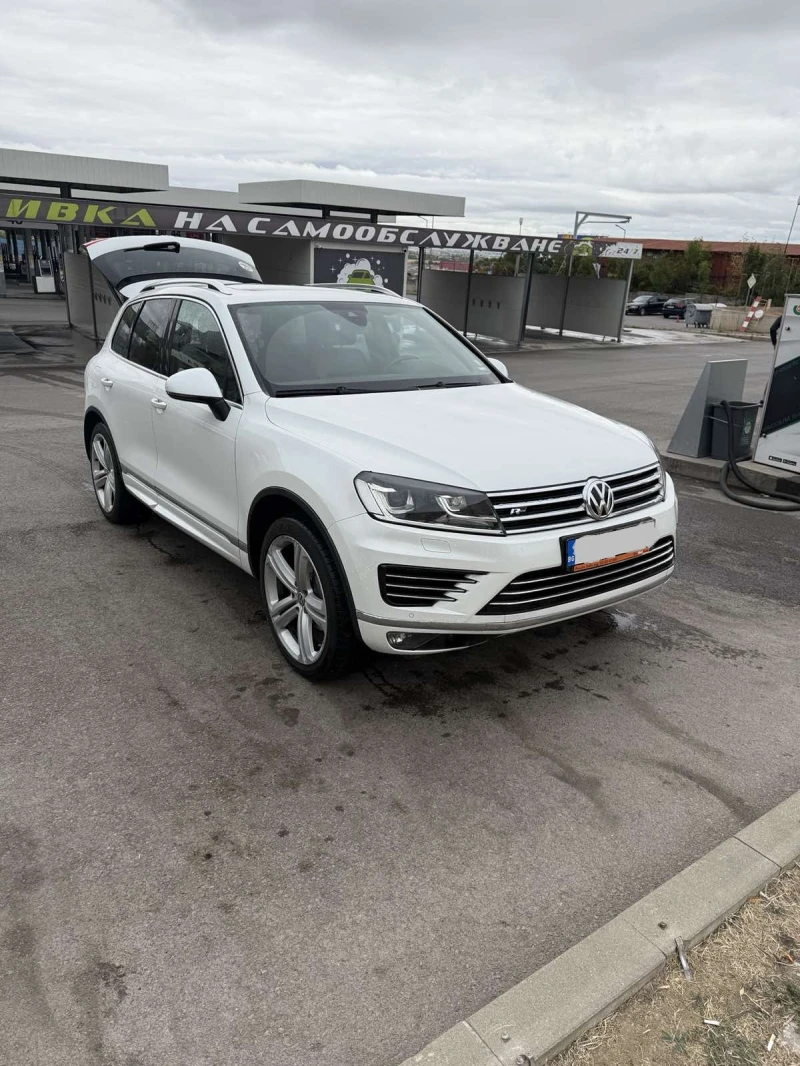 VW Touareg 3.0 TDI V6, снимка 3 - Автомобили и джипове - 52475638