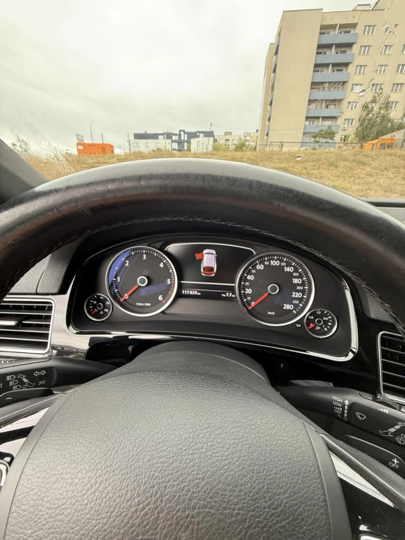 VW Touareg 3.0 TDI V6, снимка 8 - Автомобили и джипове - 52475638