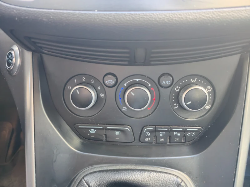 Ford Kuga, снимка 8 - Автомобили и джипове - 52330212