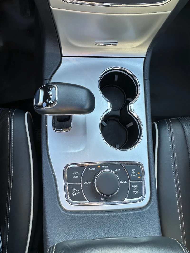 Jeep Grand cherokee, снимка 16 - Автомобили и джипове - 52450697