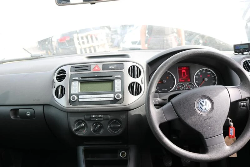 VW Tiguan 2.0 TDI 4x4, снимка 9 - Автомобили и джипове - 32651467