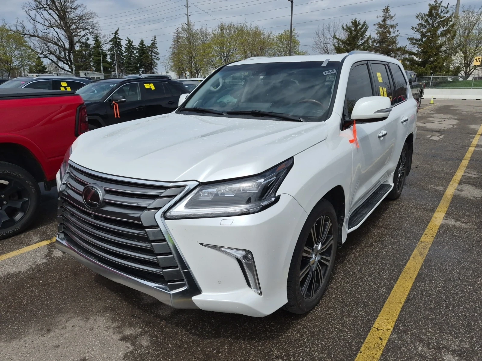 Lexus LX 570 7 МЕСТЕН * ЧЕРЕН ИНТЕРИОР * CARFAX * АВТО КРЕДИТ 