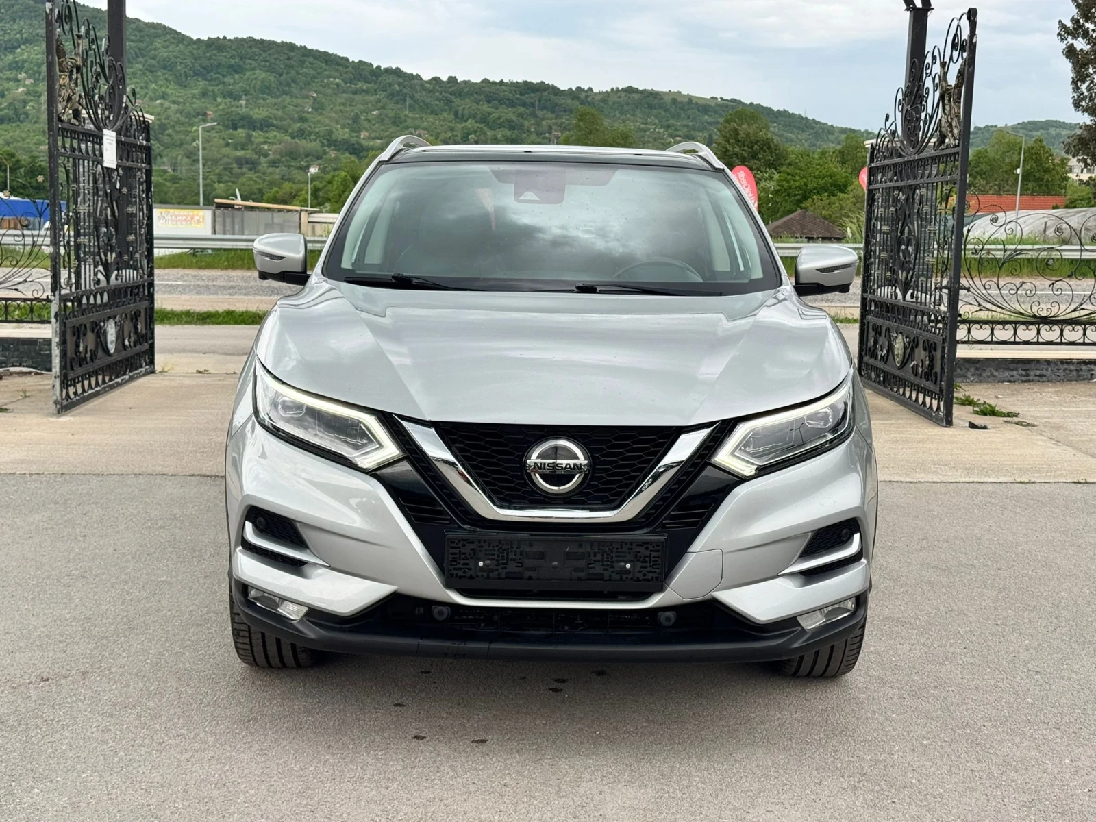 Nissan Qashqai Топ състояние 1, 7 дизел 4 x 4 100%  реален пробег, снимка 6 - Автомобили и джипове - 54486691