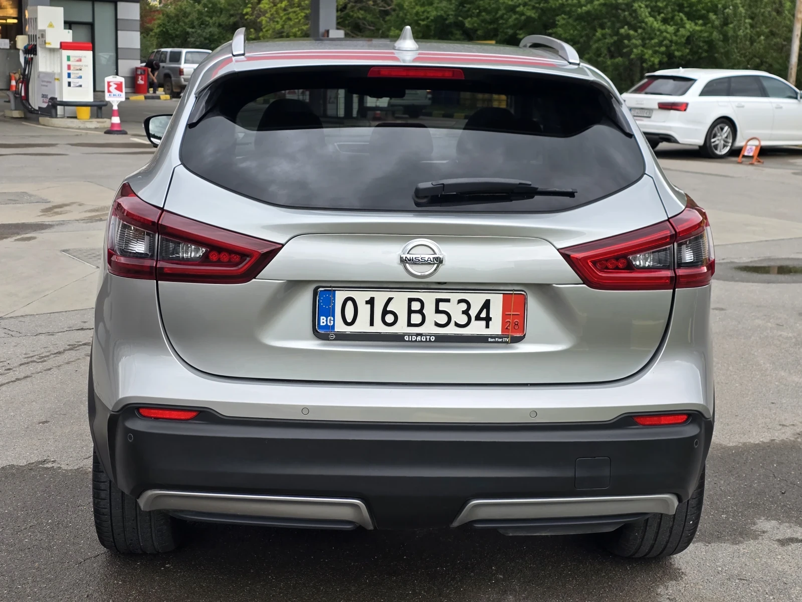 Nissan Qashqai Топ състояние 1, 7 дизел 4 x 4 100%  реален пробег, снимка 4 - Автомобили и джипове - 54486691