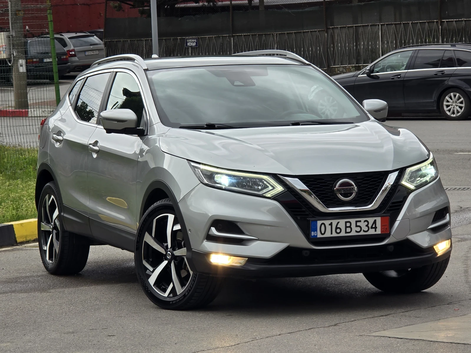Nissan Qashqai Топ състояние 1, 7 дизел 4 x 4 100%  реален пробег, снимка 8 - Автомобили и джипове - 54486691