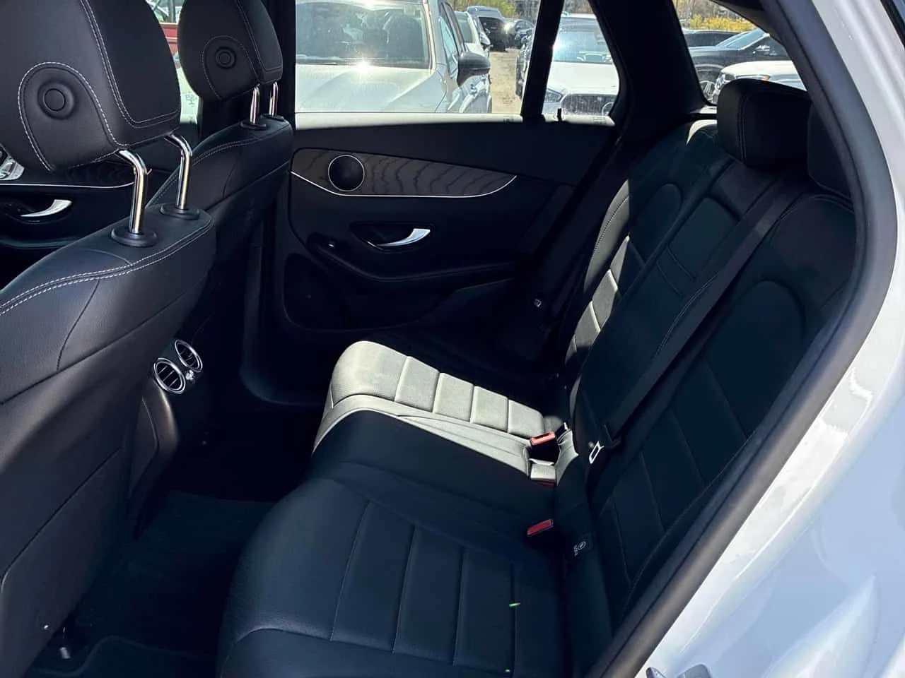 Mercedes-Benz GLC 300 ПАНО * ПОДГРЕВИ * KEYLESS * CARFAX, снимка 11 - Автомобили и джипове - 54682601