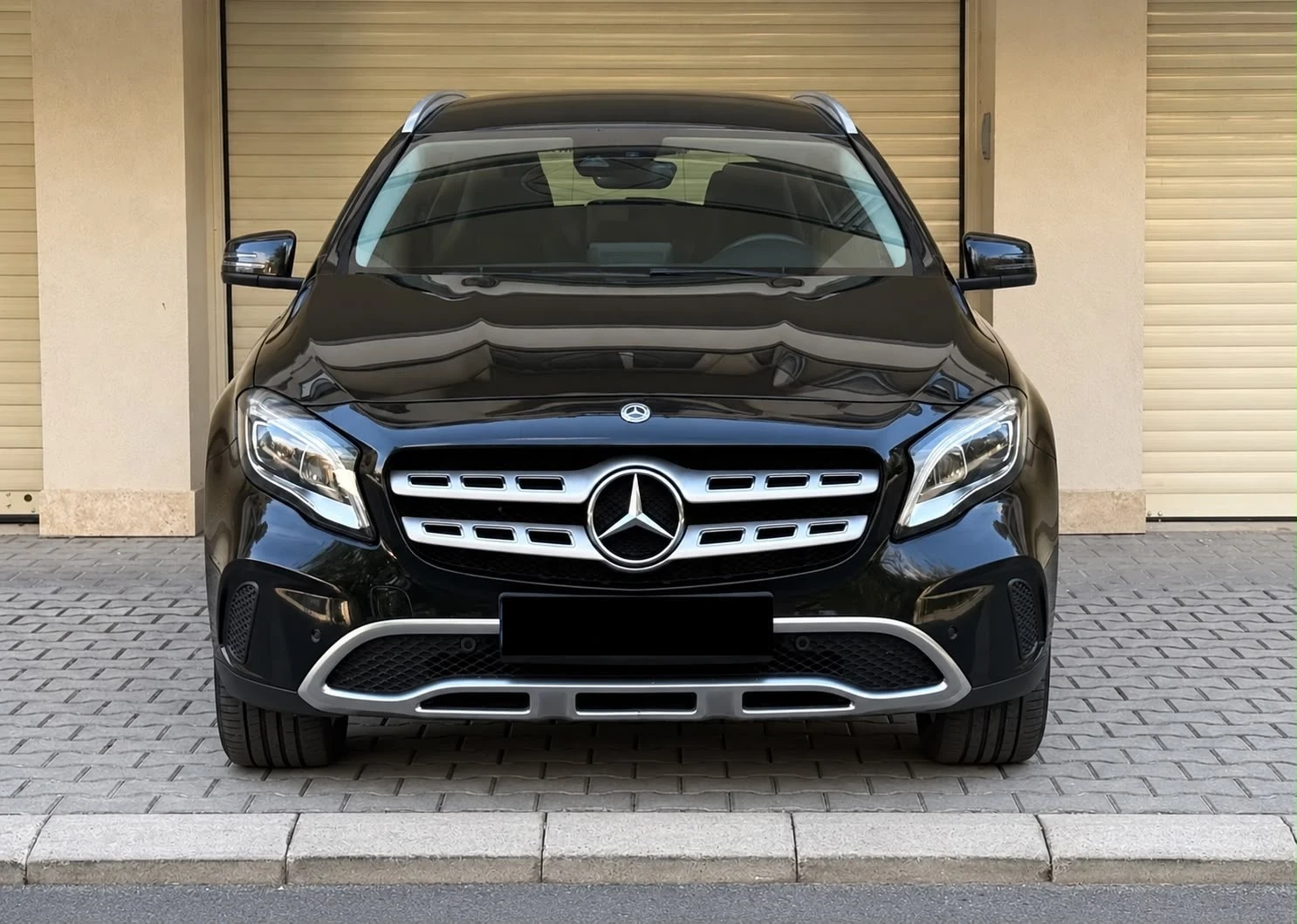 Mercedes-Benz GLA 200 ПЕРФЕКТЕН! * ЛИЗИНГ/БАРТЕР, снимка 2 - Автомобили и джипове - 56700949