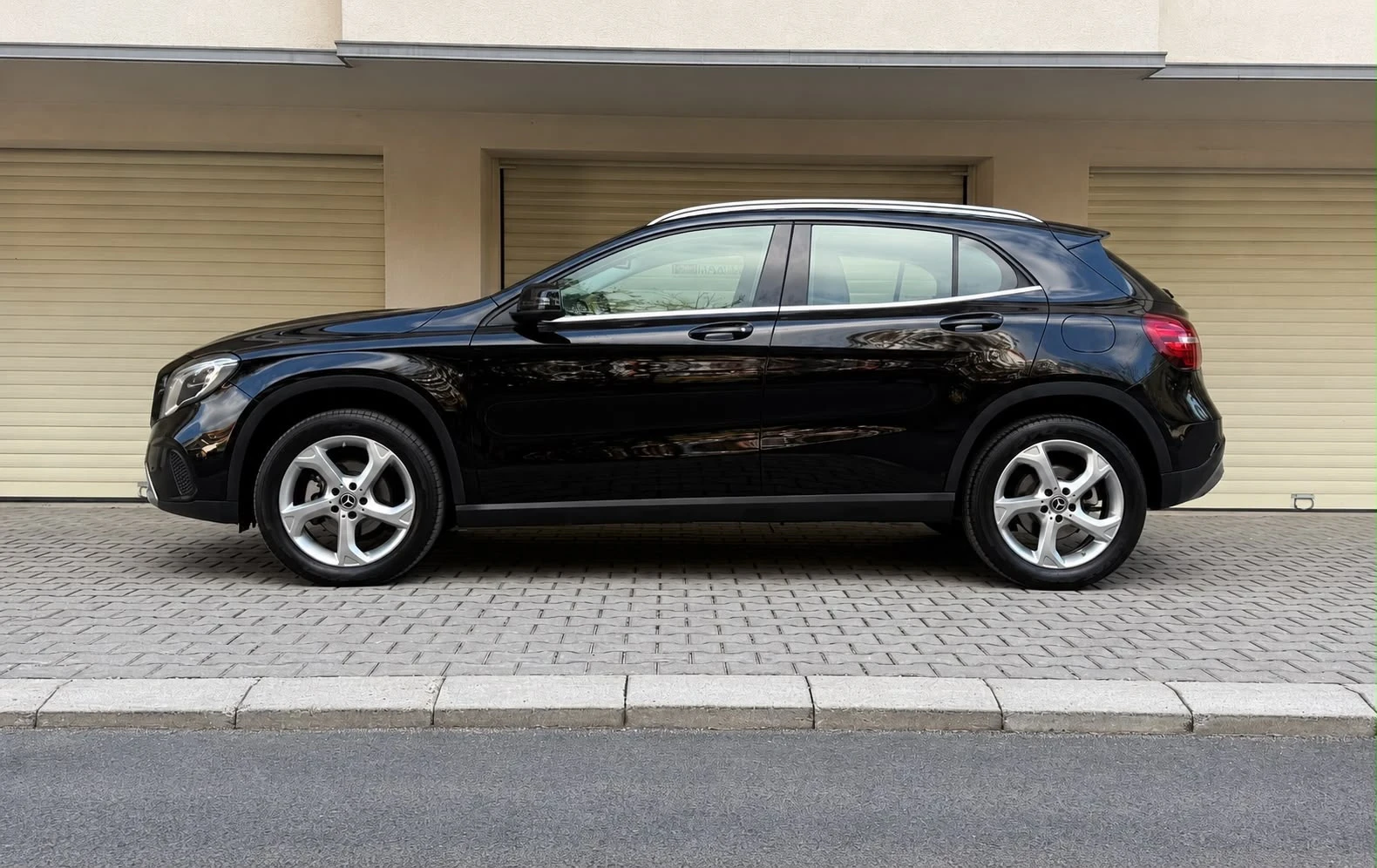 Mercedes-Benz GLA 200 ПЕРФЕКТЕН! * ЛИЗИНГ/БАРТЕР, снимка 5 - Автомобили и джипове - 56700949