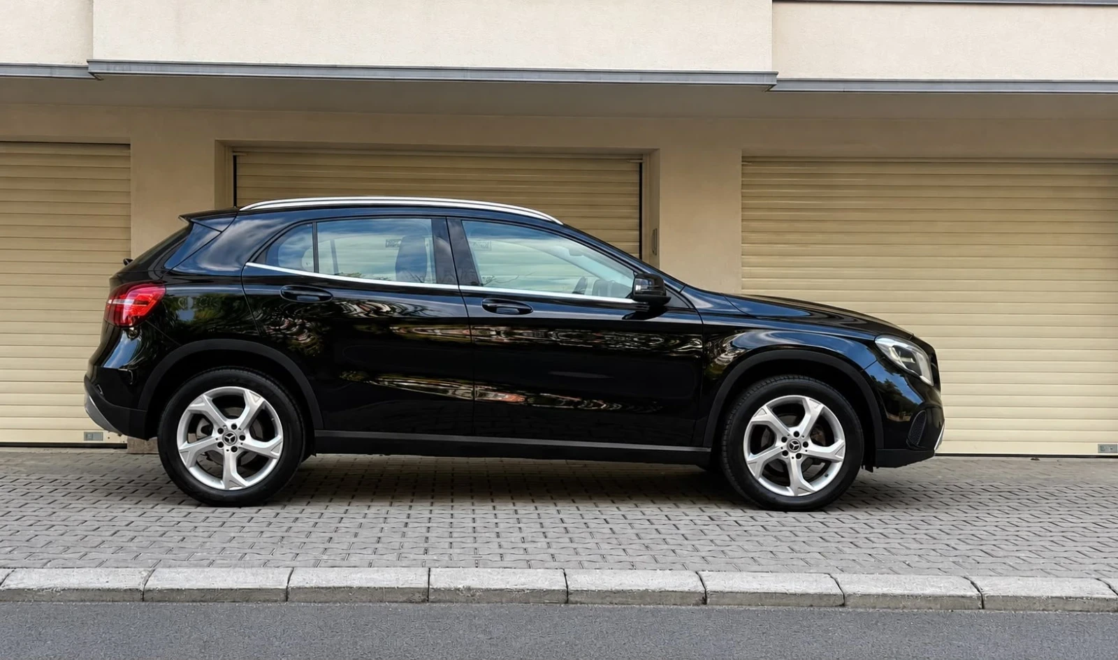 Mercedes-Benz GLA 200 ПЕРФЕКТЕН! * ЛИЗИНГ/БАРТЕР, снимка 6 - Автомобили и джипове - 56700949