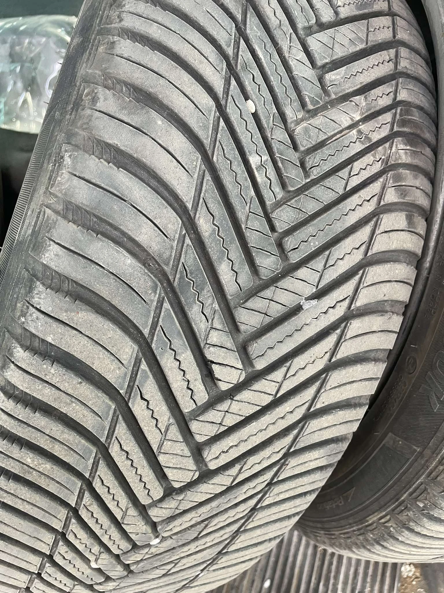 Гуми Всесезонни 245/45R20