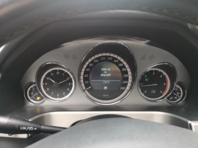 Mercedes-Benz E 220 CDI, снимка 8 - Автомобили и джипове - 52411355