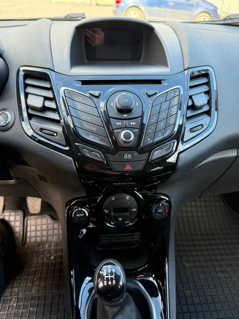 Ford Fiesta LPG 1.4 92кс., снимка 16 - Автомобили и джипове - 53110793