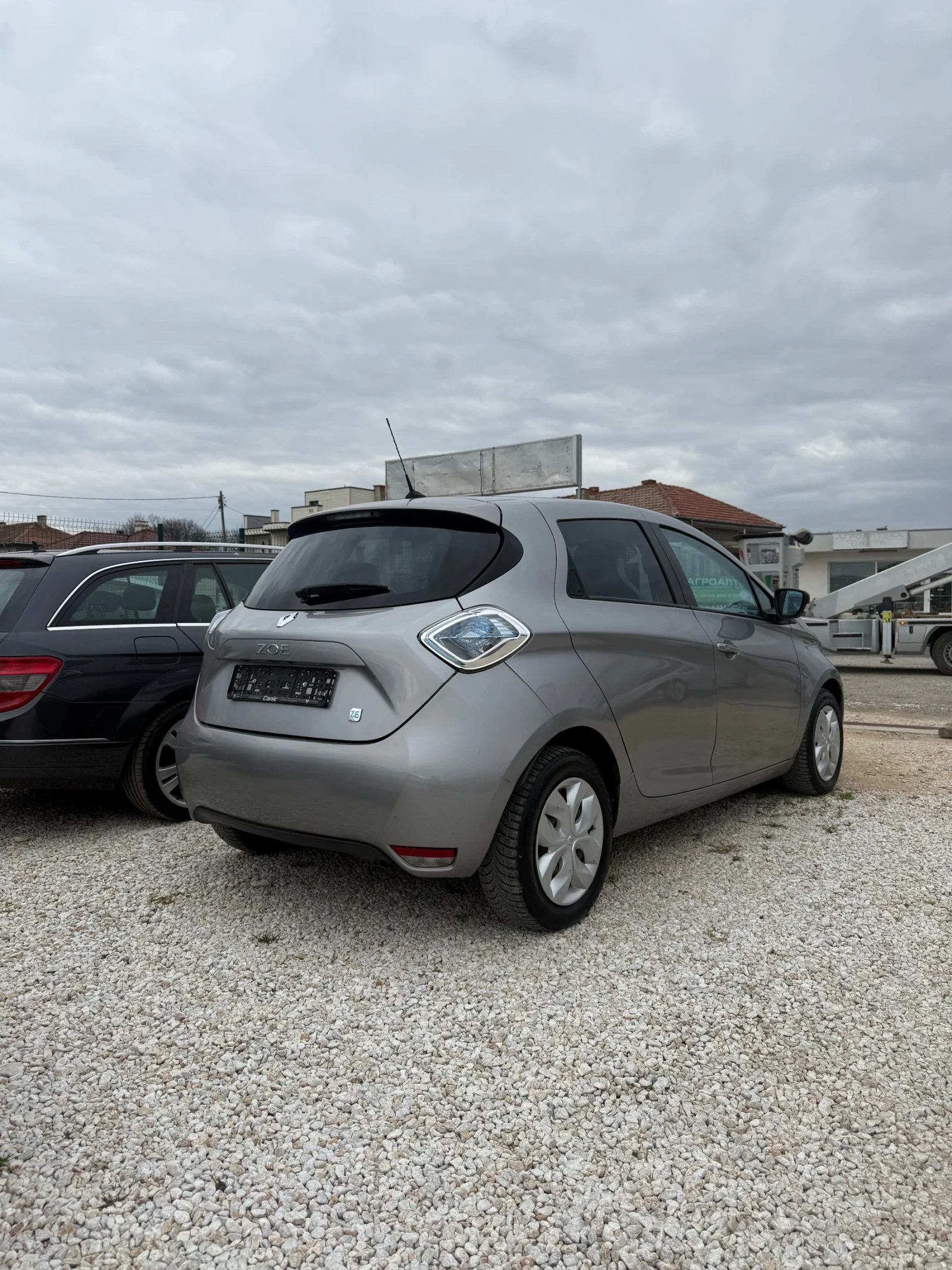 Renault Zoe, снимка 4 - Автомобили и джипове - 53917458