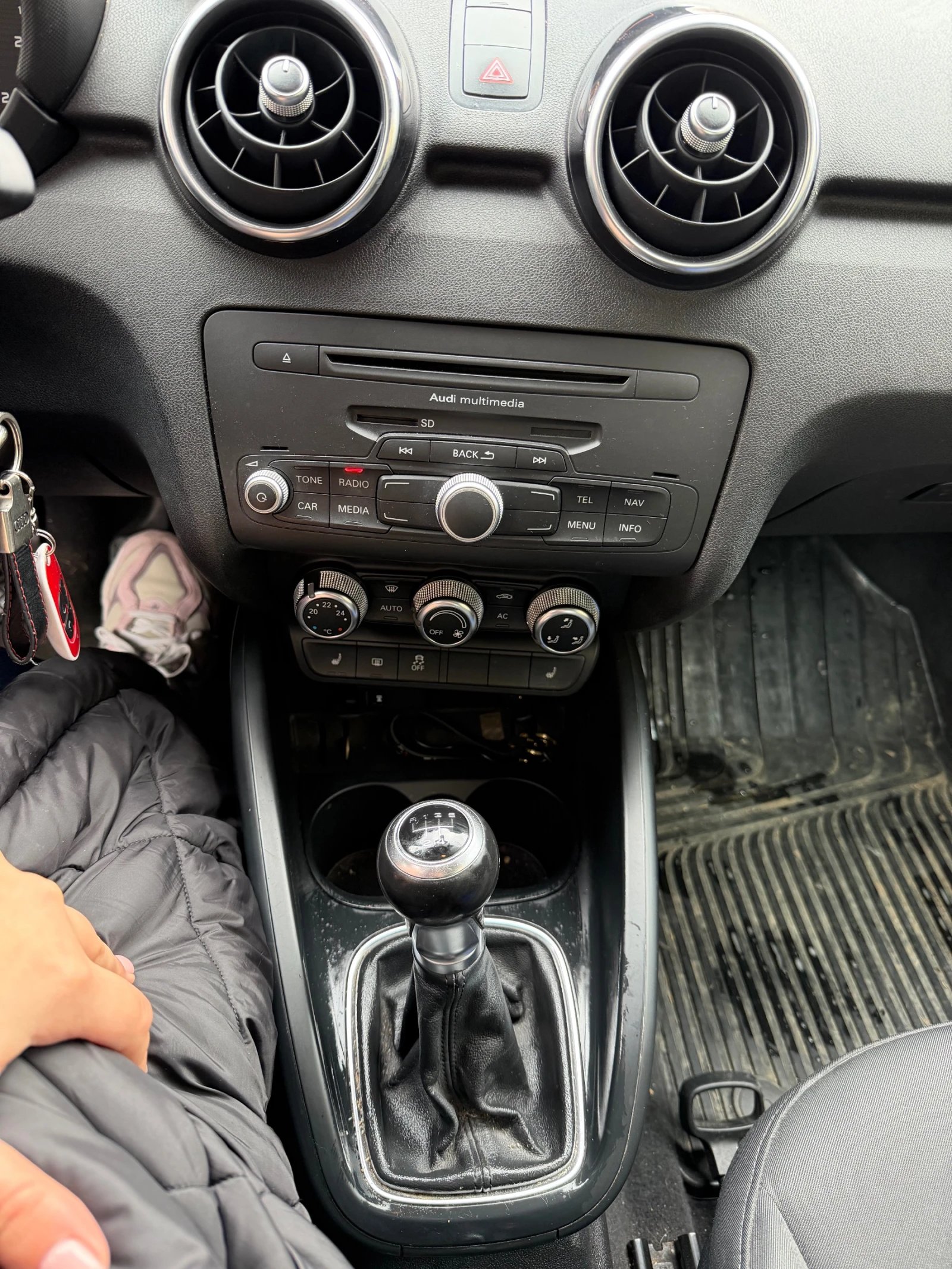 Audi A1 1.2 TFSI, снимка 8 - Автомобили и джипове - 53924975