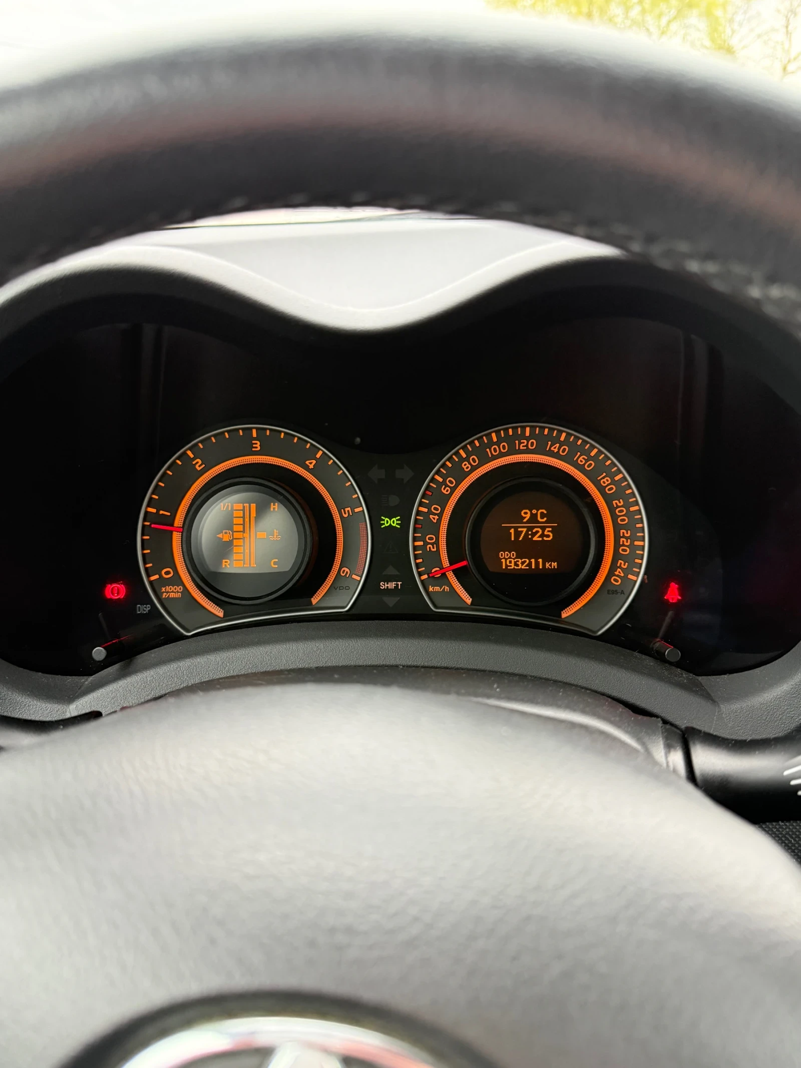 Toyota Auris 1.4 D4D, снимка 13 - Автомобили и джипове - 53936715