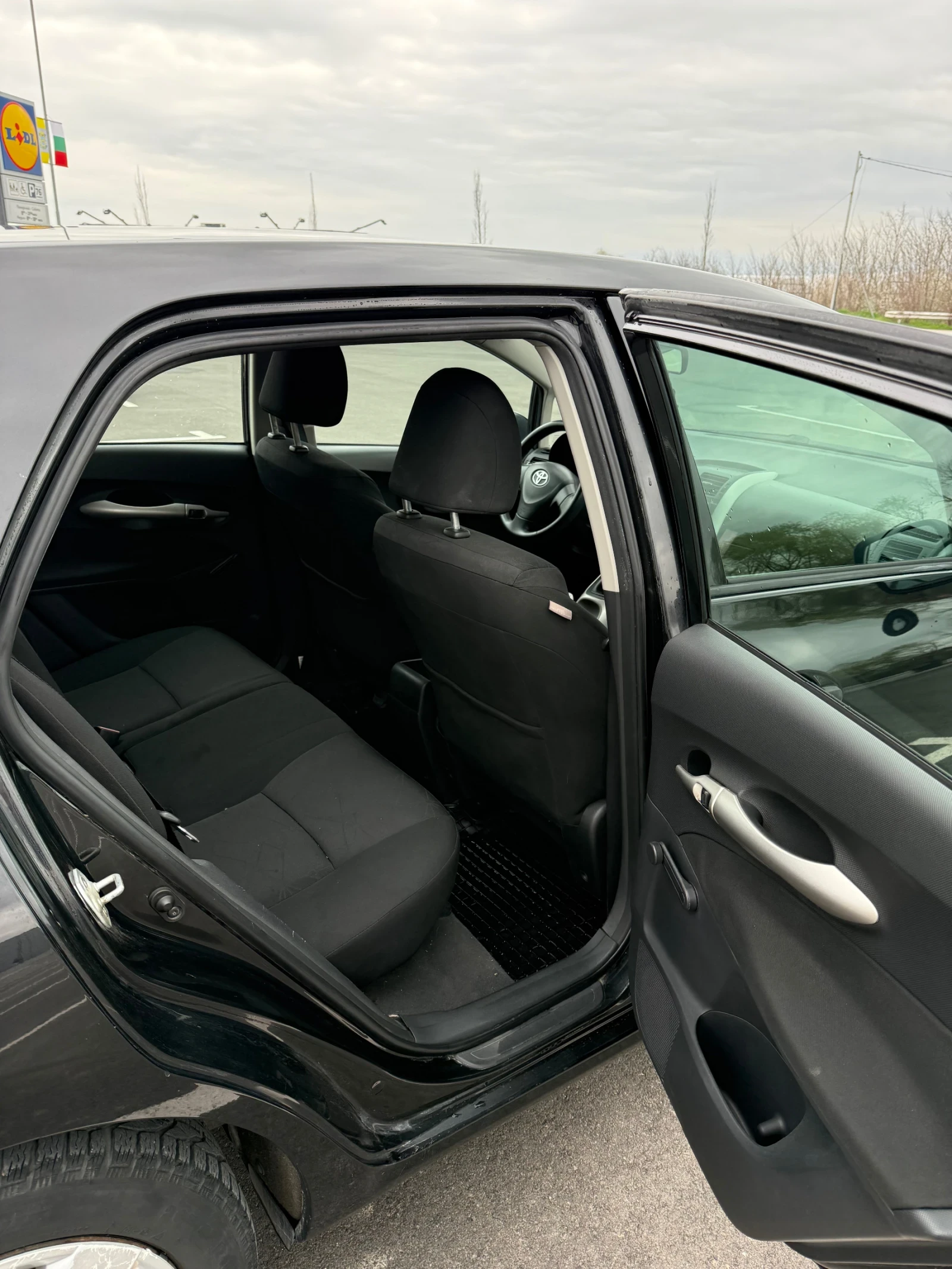 Toyota Auris 1.4 D4D, снимка 7 - Автомобили и джипове - 53936715