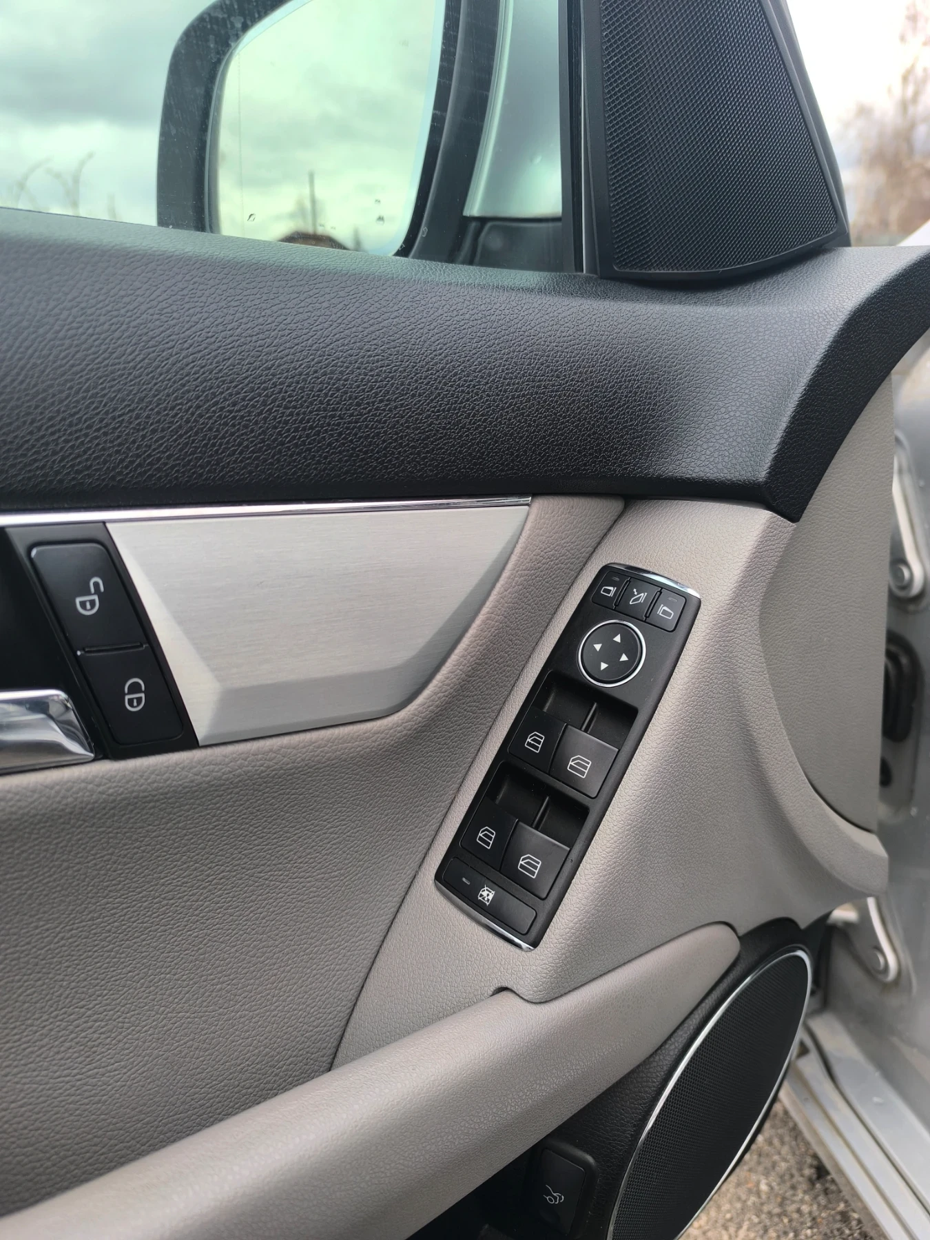 Mercedes-Benz C 220, снимка 11 - Автомобили и джипове - 53952233