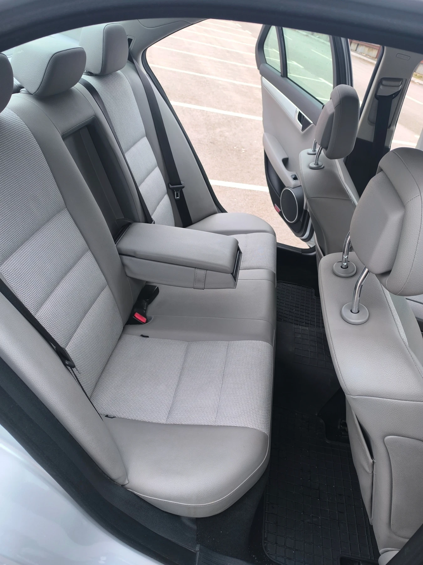 Mercedes-Benz C 220, снимка 10 - Автомобили и джипове - 53952233