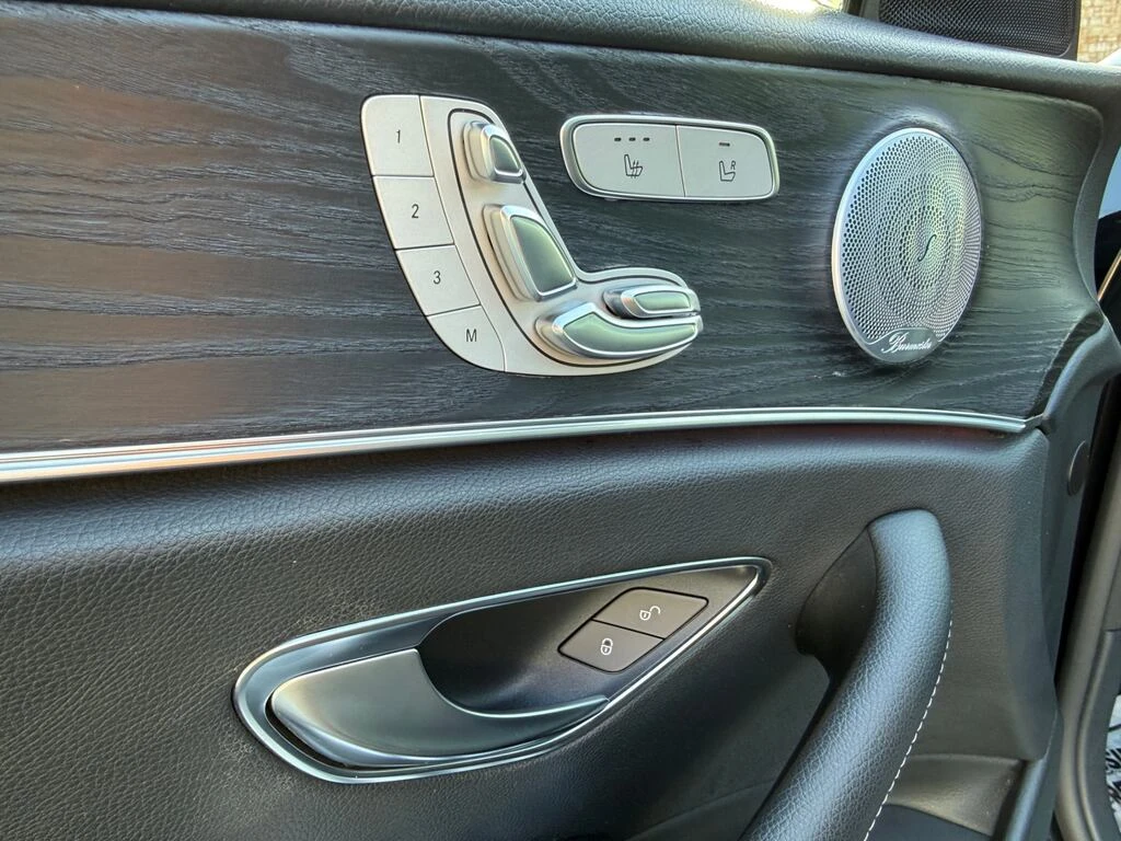 Mercedes-Benz E 350 Black Leather Interior, снимка 16 - Автомобили и джипове - 53998132