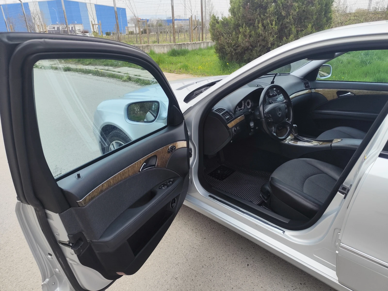 Mercedes-Benz E 280, снимка 5 - Автомобили и джипове - 54311418