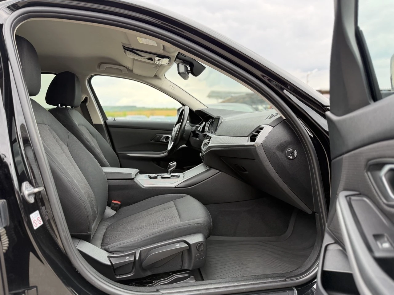 BMW 320 xDrive G20, снимка 14 - Автомобили и джипове - 54382791