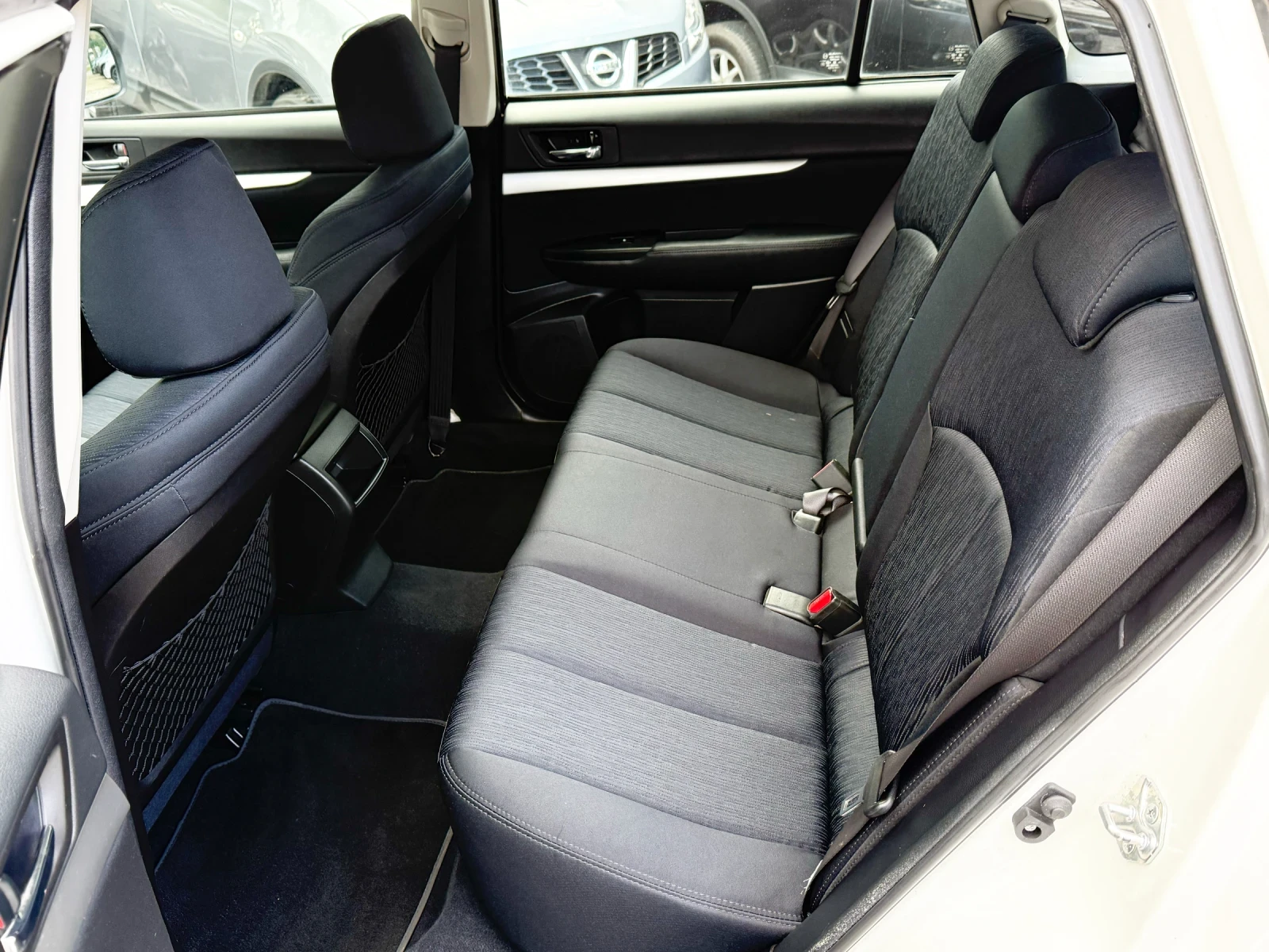 Subaru Legacy 2, 0i Swiss  Special 4X4 EURO5b ТОП!, снимка 9 - Автомобили и джипове - 54407313