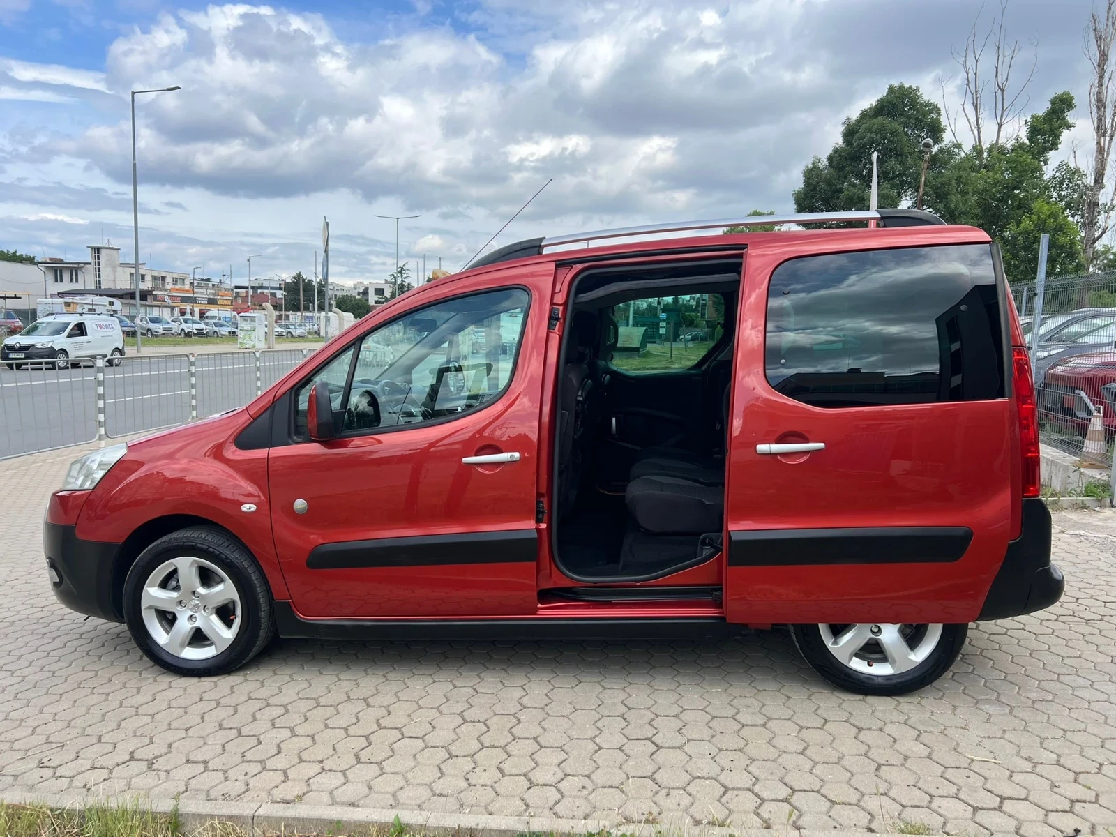 Peugeot Partner TEPPE/1.6HDi, снимка 15 - Автомобили и джипове - 54890288