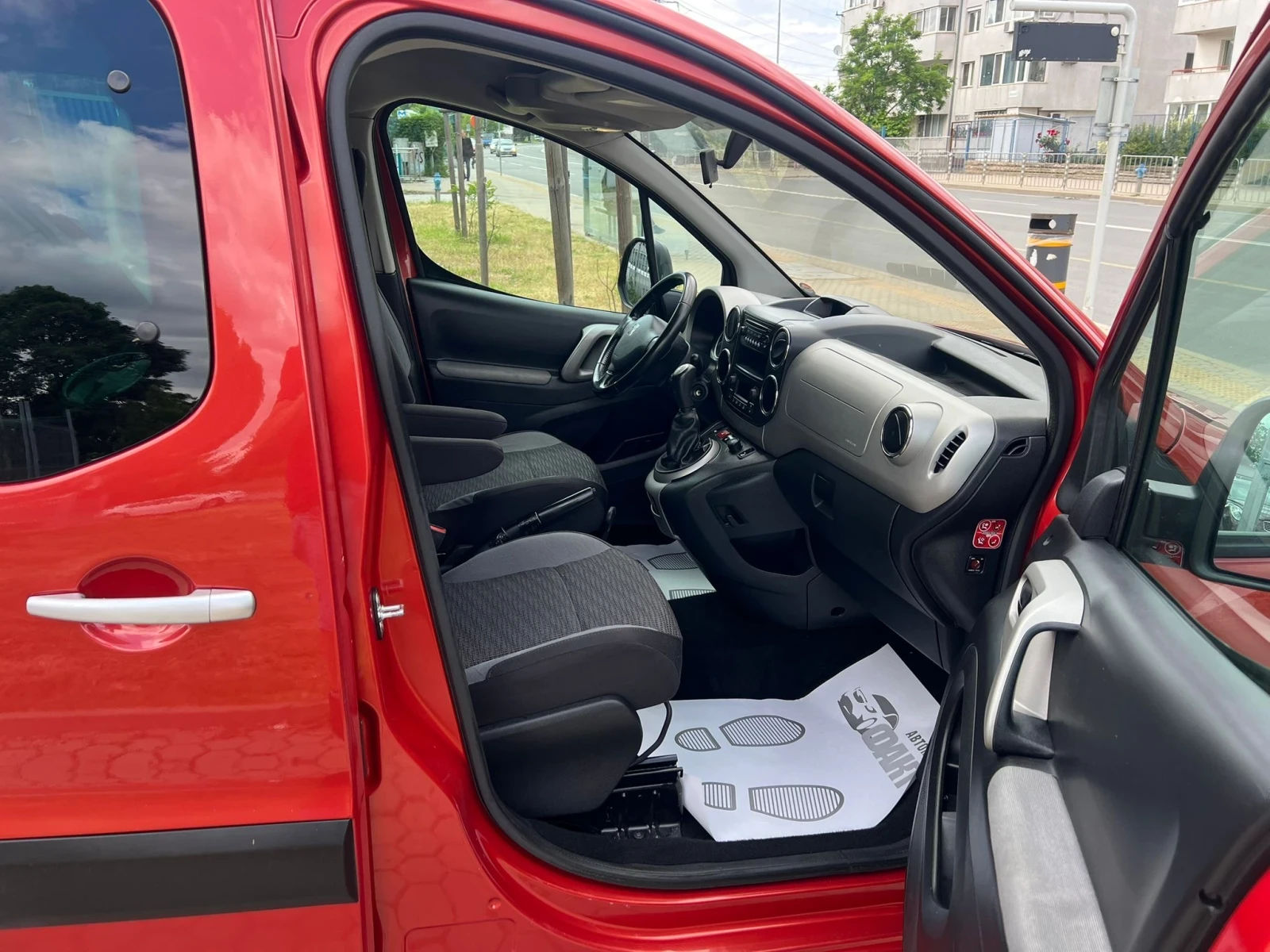 Peugeot Partner TEPPE/1.6HDi, снимка 11 - Автомобили и джипове - 54890288