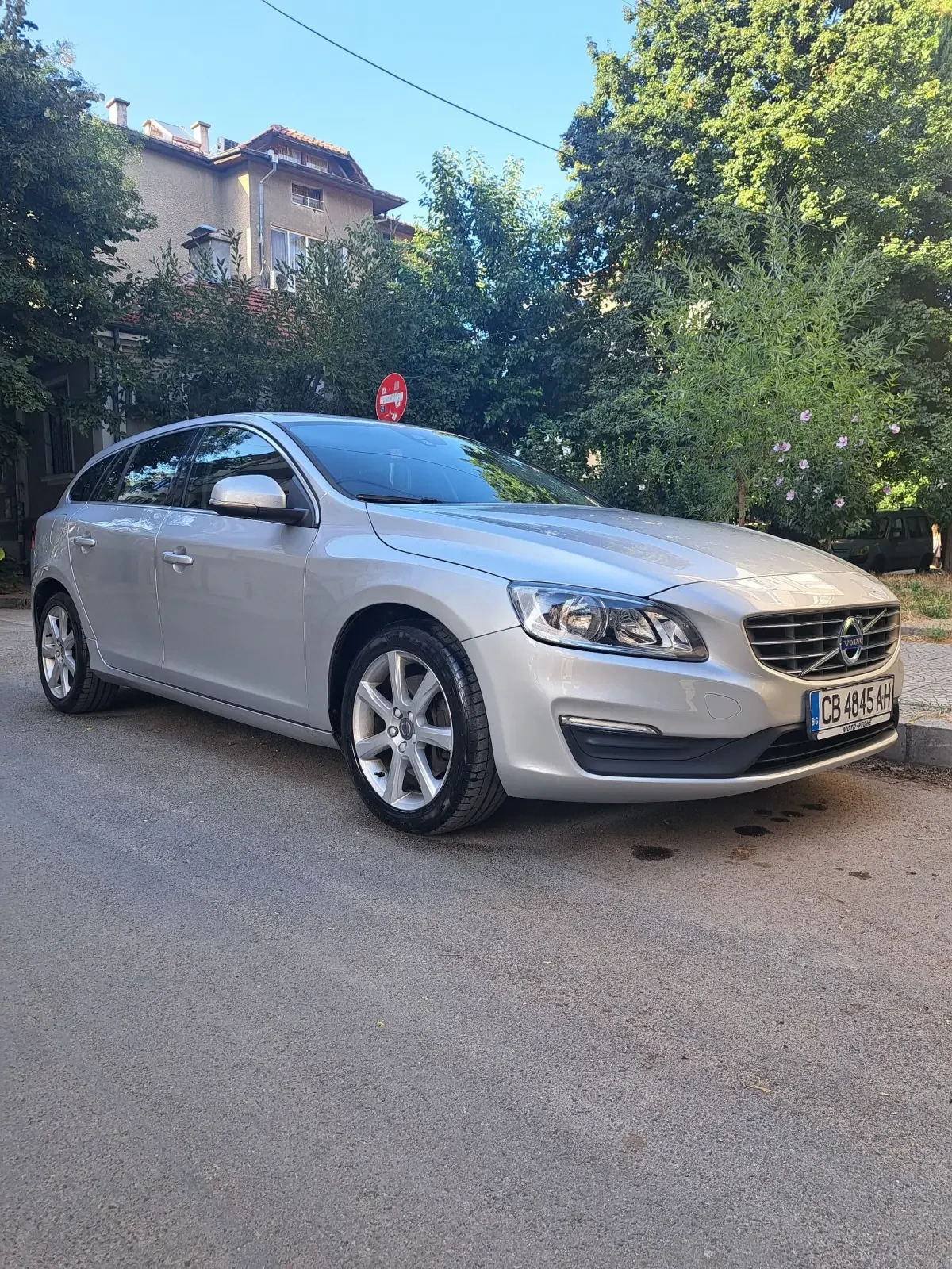 Volvo V60  D5 AWD, снимка 2 - Автомобили и джипове - 55449699