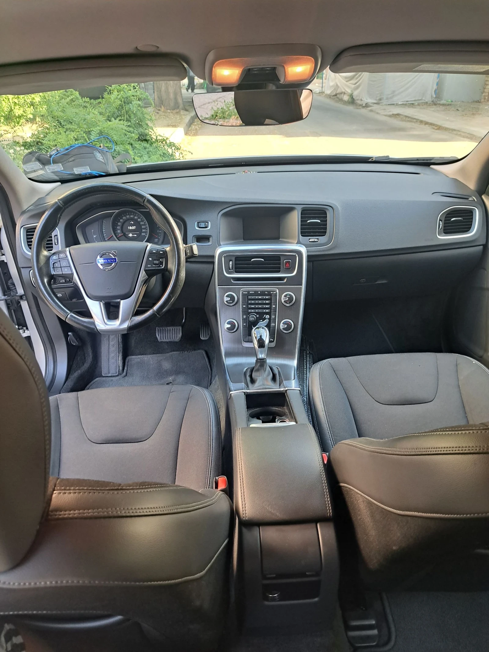 Volvo V60  D5 AWD, снимка 8 - Автомобили и джипове - 55449699