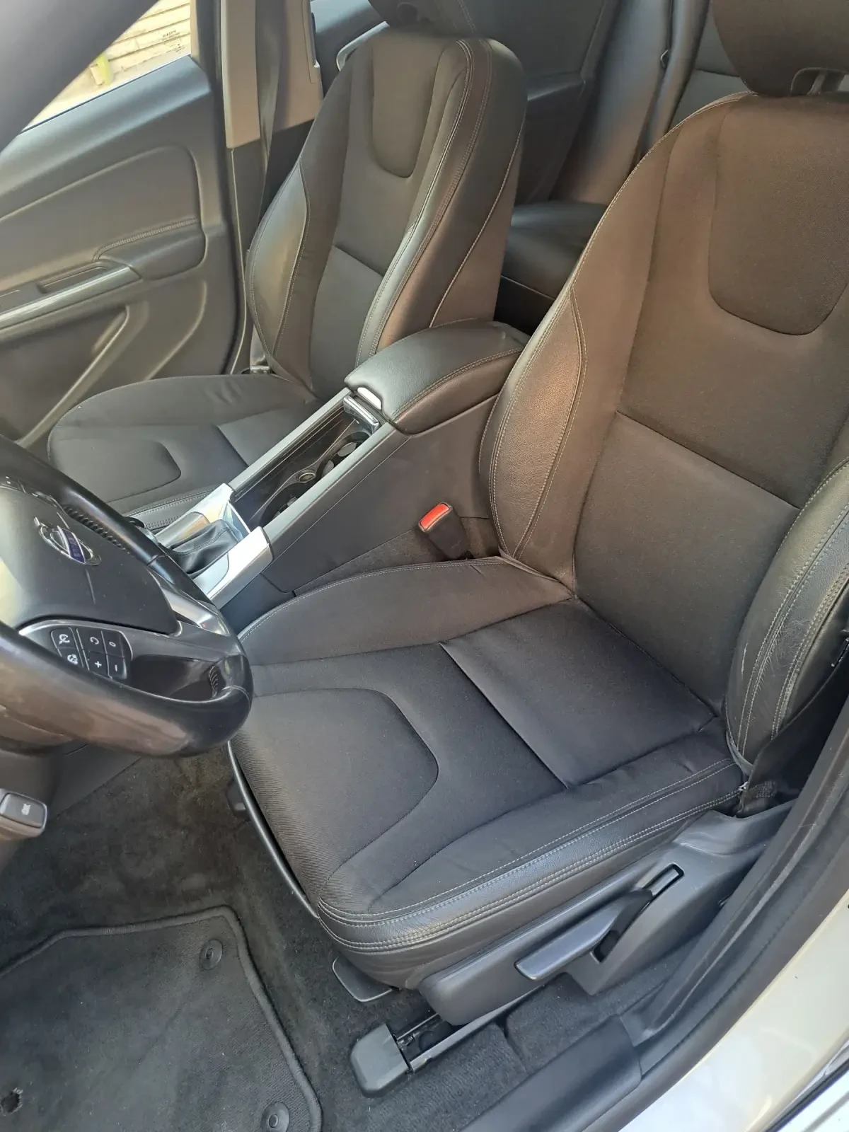 Volvo V60  D5 AWD, снимка 9 - Автомобили и джипове - 55449699