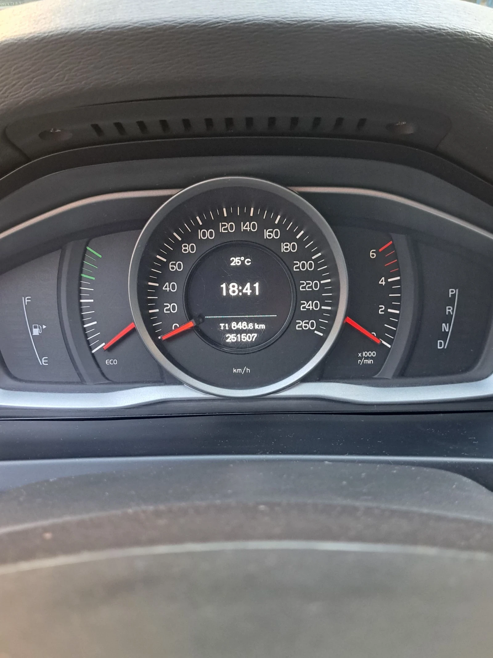 Volvo V60  D5 AWD, снимка 12 - Автомобили и джипове - 55449699