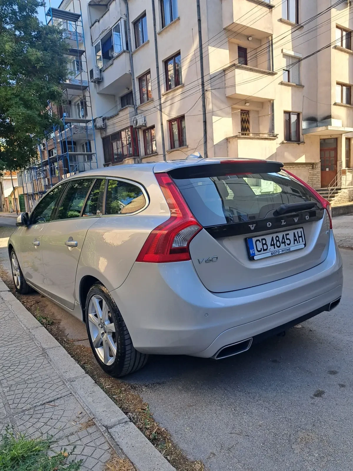 Volvo V60  D5 AWD, снимка 4 - Автомобили и джипове - 55449699