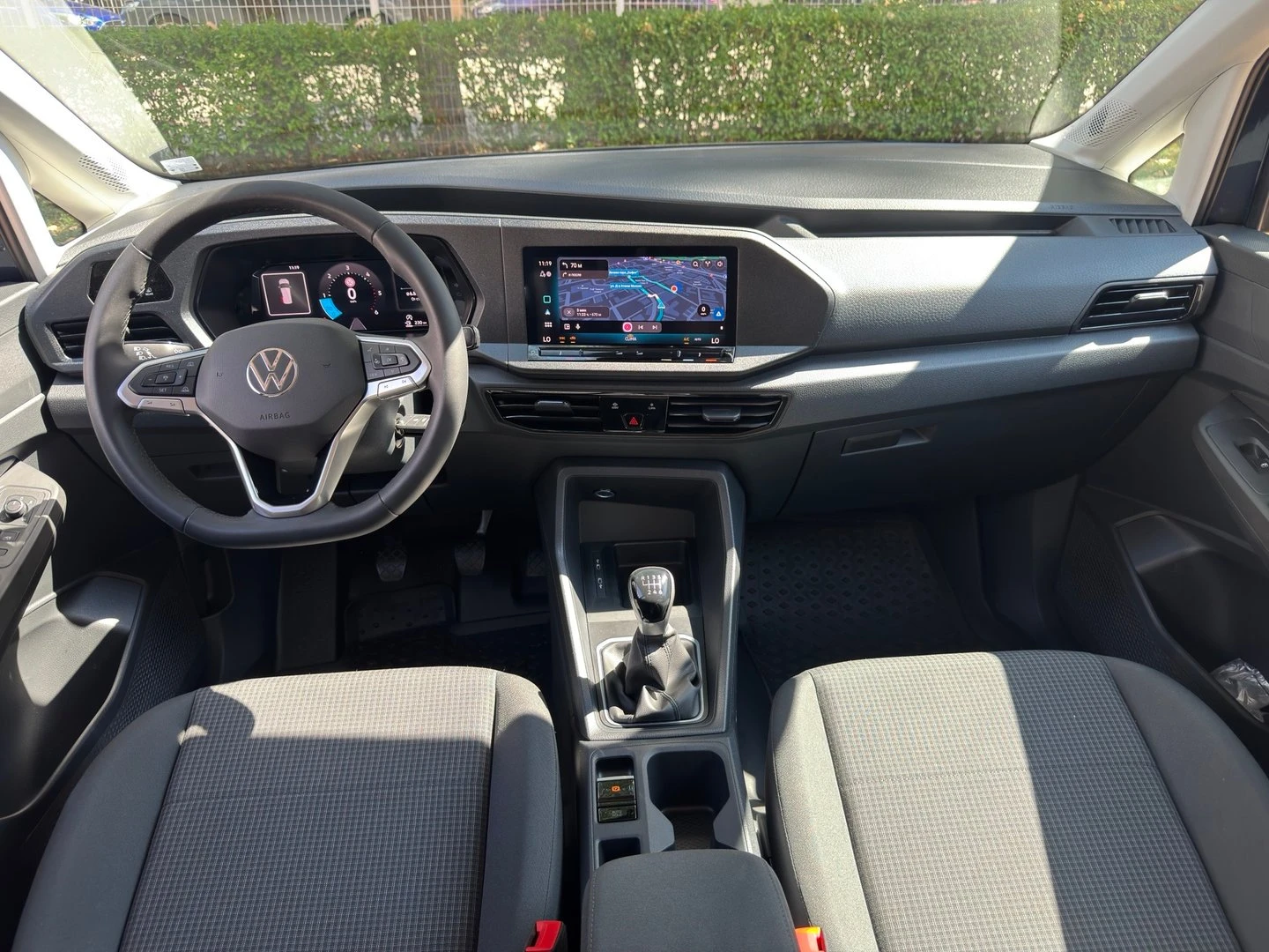 VW Caddy, снимка 6 - Автомобили и джипове - 56421127