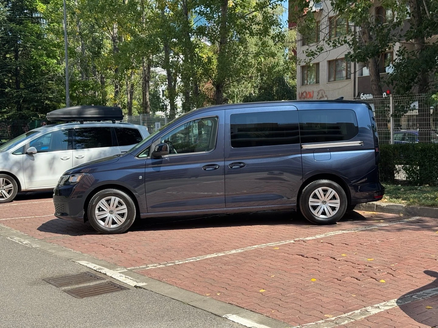 VW Caddy, снимка 2 - Автомобили и джипове - 56421127