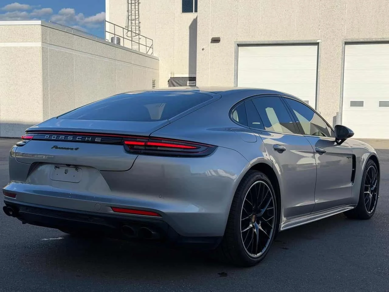 Porsche Panamera 4 E Hybrid AWD  CARFAX | Mobile.bg � ����������� 7
