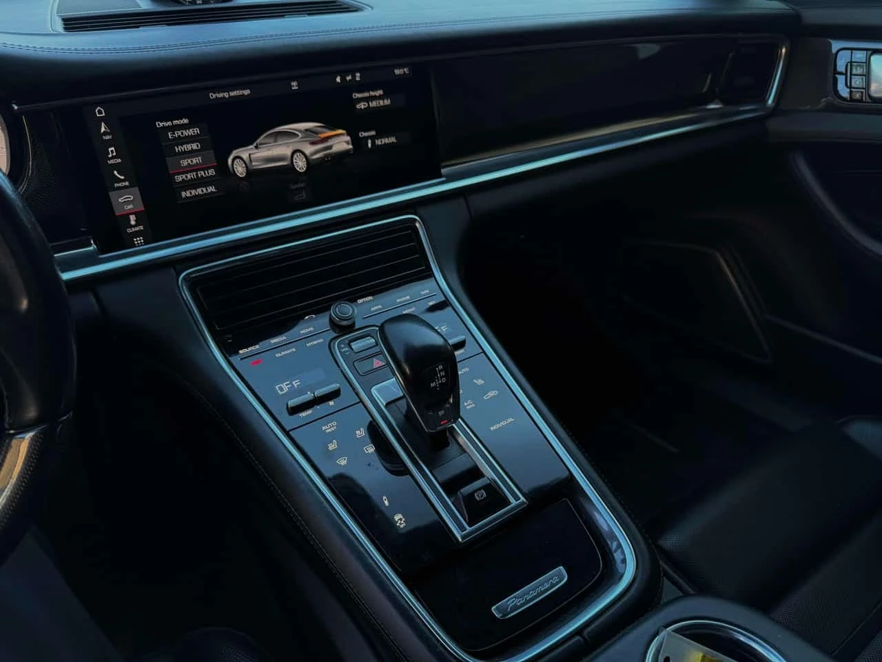 Porsche Panamera 4 E Hybrid AWD  CARFAX | Mobile.bg � ����������� 17