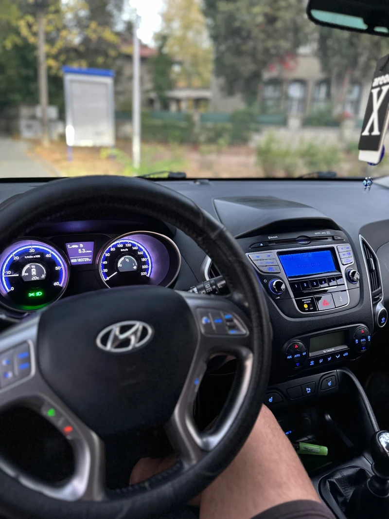 Hyundai IX35 1.7, снимка 9 - Автомобили и джипове - 52348409