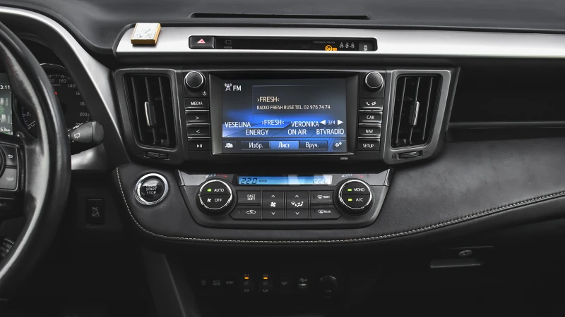Toyota Rav4 2.0 Luxury 4x4 Automatic, снимка 11 - Автомобили и джипове - 52077030