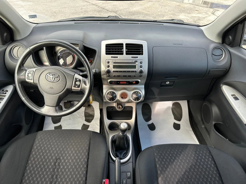 Toyota Urban Cruiser 1.3i 101 к.с. , снимка 11 - Автомобили и джипове - 52524156