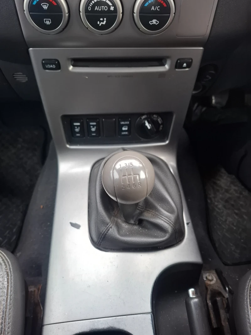 Nissan Navara 2.5 dCI Aventura , снимка 15 - Автомобили и джипове - 53490441