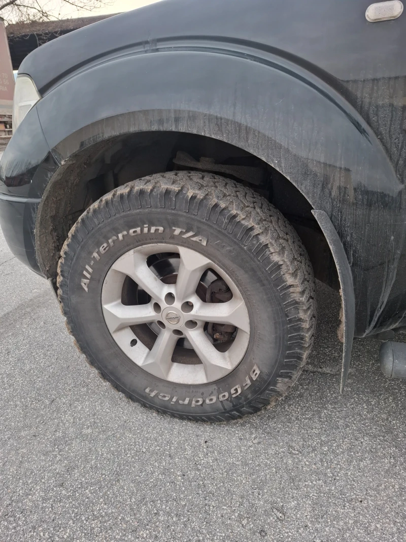 Nissan Navara 2.5 dCI Aventura , снимка 8 - Автомобили и джипове - 53490441