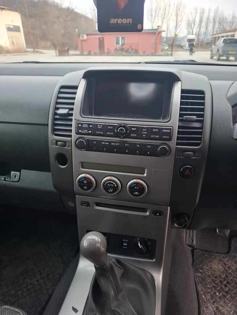 Nissan Navara 2.5 dCI Aventura , снимка 13 - Автомобили и джипове - 53490441