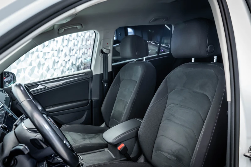 VW Tiguan R-Line 2.0d 4Motion* Camera, снимка 12 - Автомобили и джипове - 53380950