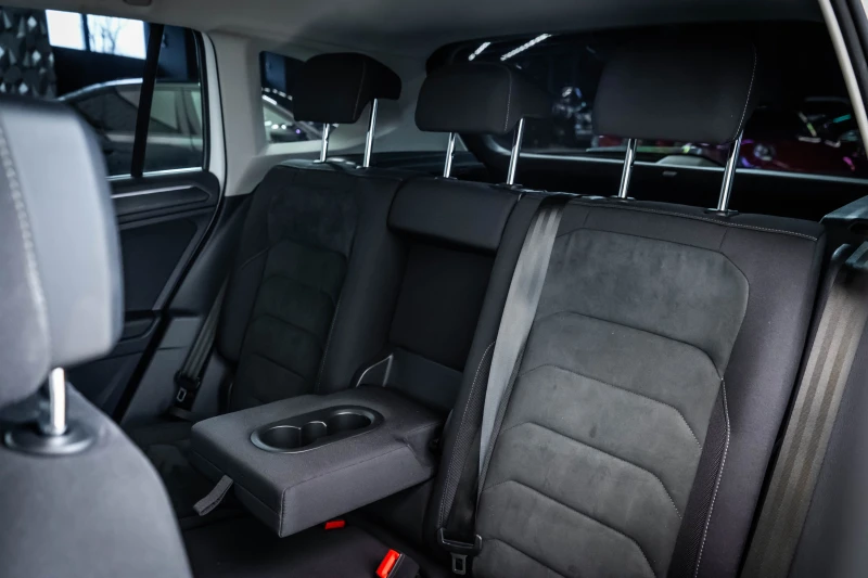 VW Tiguan R-Line 2.0d 4Motion* Camera, снимка 16 - Автомобили и джипове - 53380950