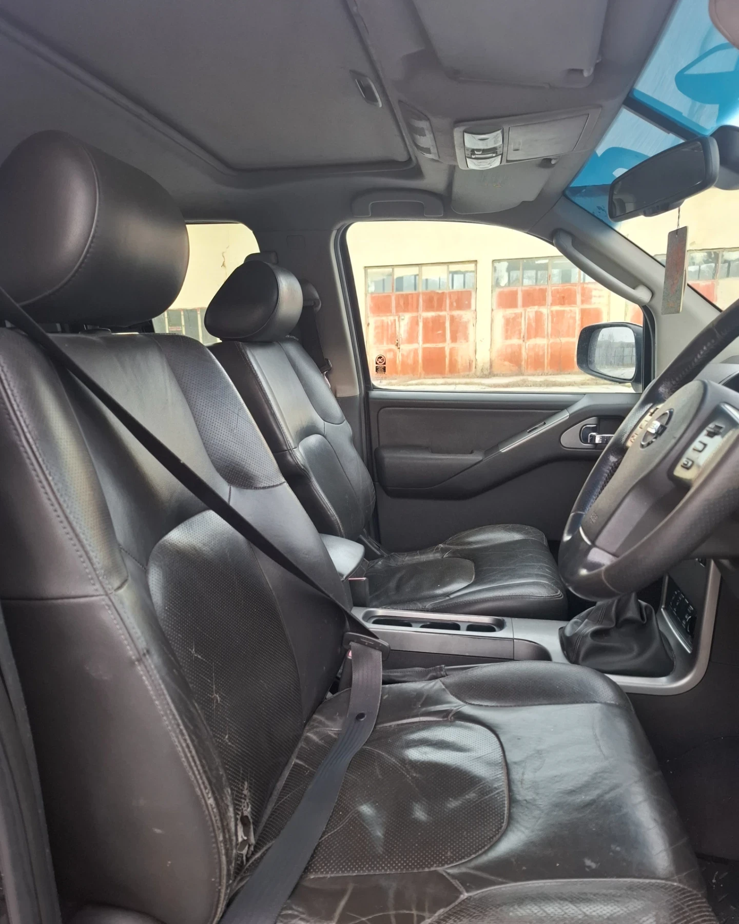 Nissan Navara 2.5 dCI Aventura , снимка 10 - Автомобили и джипове - 54197112