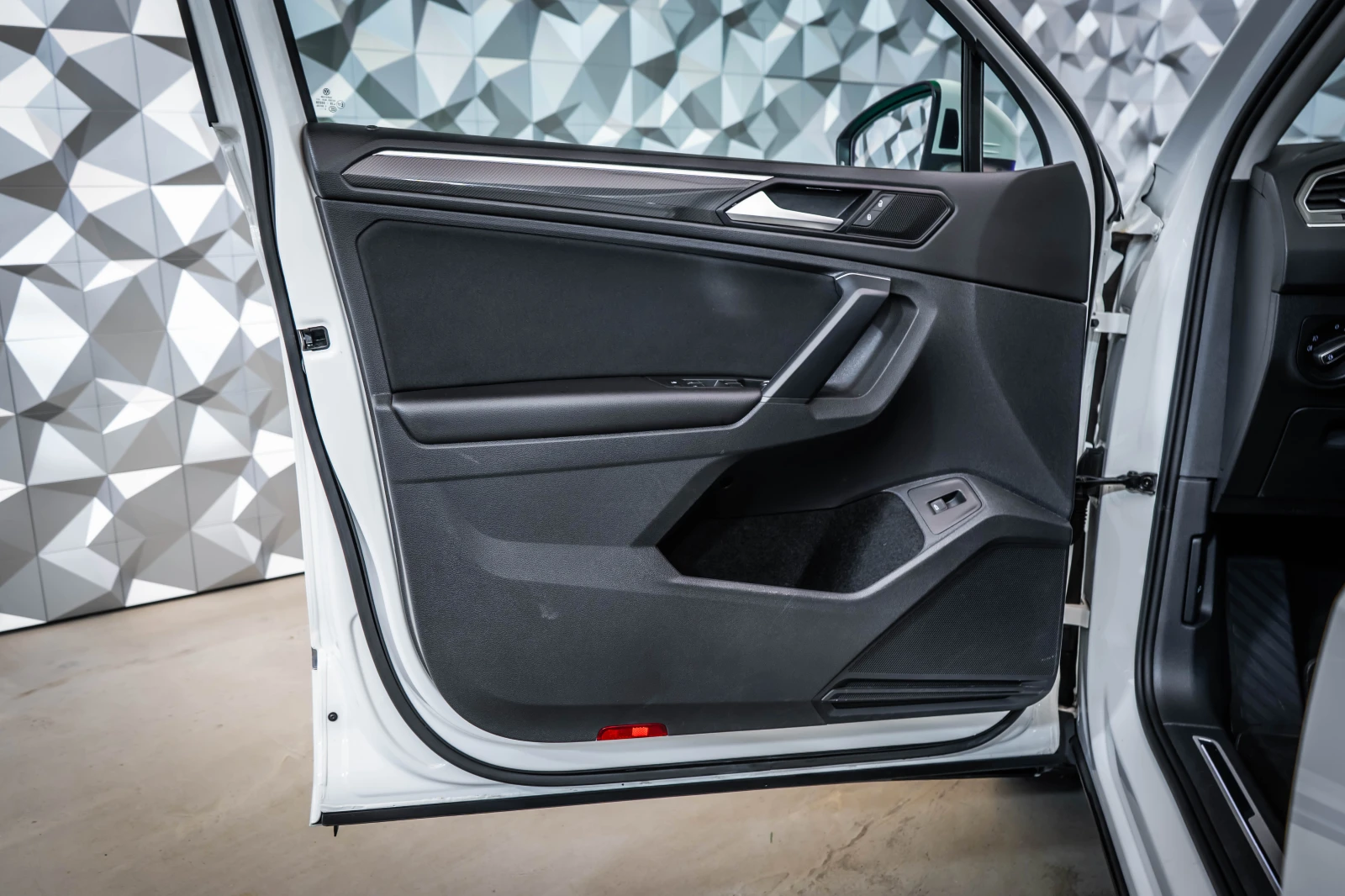 VW Tiguan R-Line 2.0d 4Motion* Camera - изображение 7